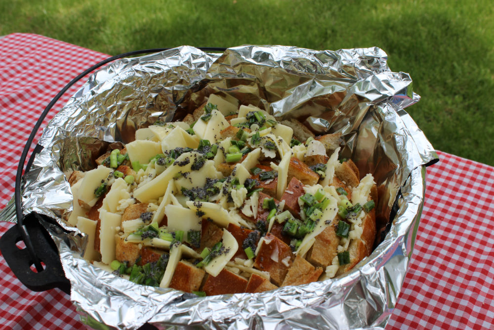 Bloomin' Onion Dutch Oven Bread