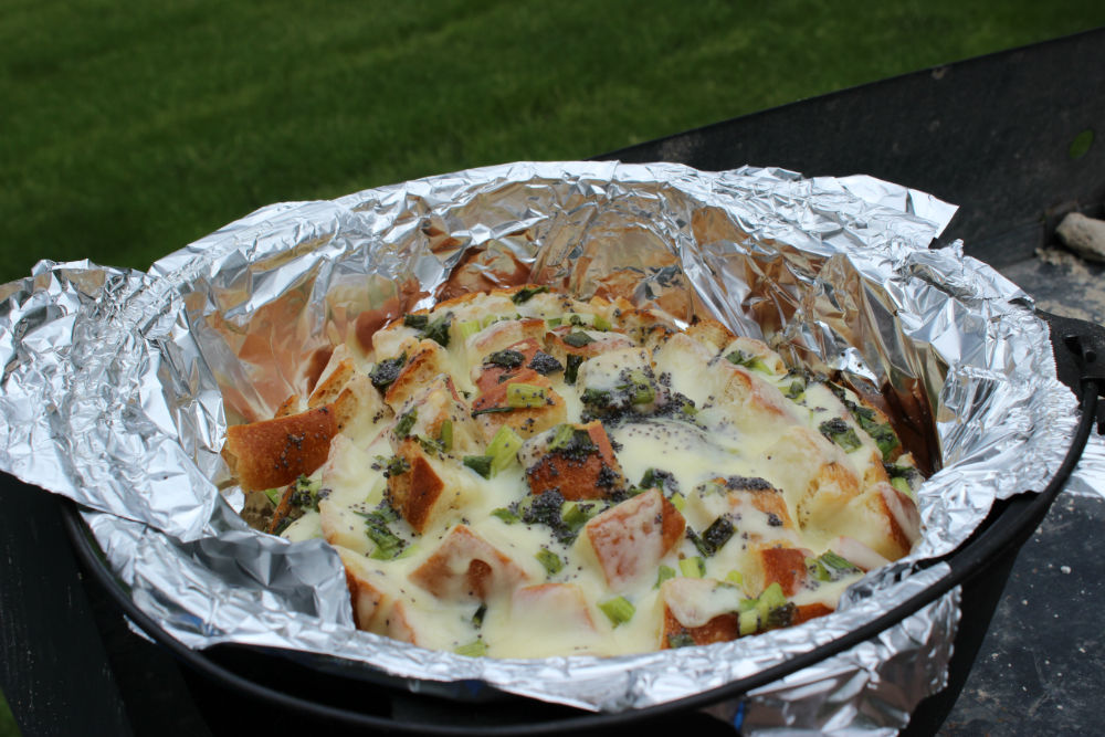Bloomin' Onion Dutch Oven Bread